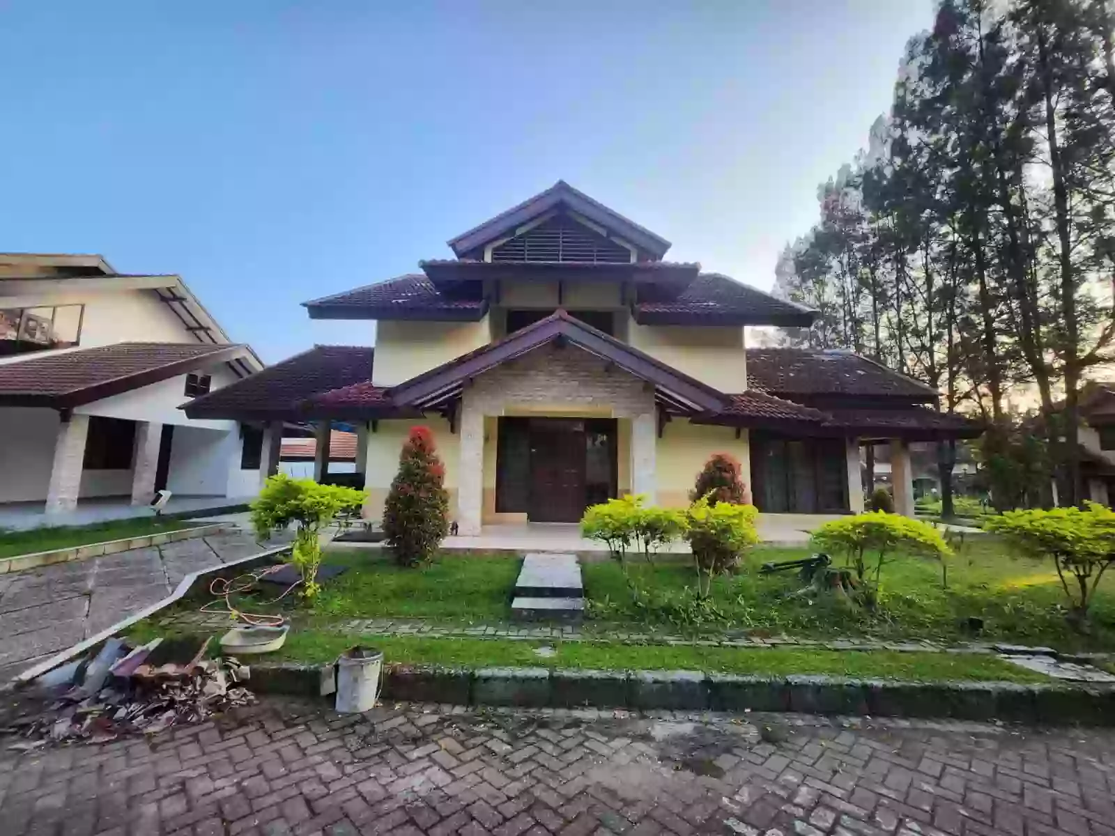 Villa depan